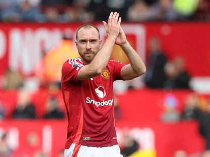 لاعب مانشستر يونايتد كريستيان إريكسن خلال مباراة أستون فيلا في الدوري الإنجليزي الممتاز - 25 مايو 2025 - Reuters