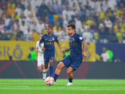  أوتافيو مونتيـرو لاعب نادي النصر يركض بالكرة خلال مباراة الشباب بالدوري السعودي - 29 أغسطس 2023  - X/@AlNassrFC