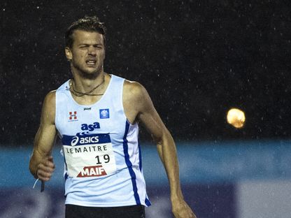 العداء كريستوف لوميتر يتنافس خلال بطولة فرنسا لألعاب القوى 2019  - AFP