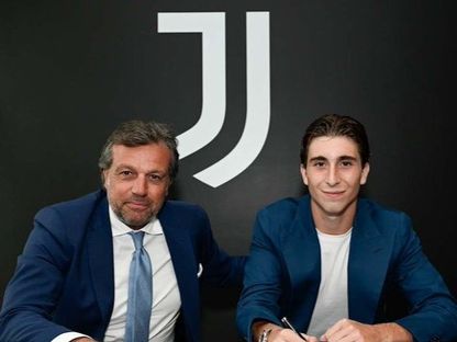 فابيو ميريتي لحظة تمديد عقده مع نادي يوفنتوس الإيطالي - 18 يوليو 2024 - X/@juventusfcen