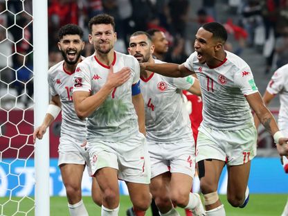 قائد منتخب تونس لكرة القدم يوسف المساكني يحتفل بهدفه في مرمى عمان في كأس العرب - REUTERS