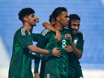 احتفال لاعبي المنتخب السعودي بتسجيل هدف في مرمى الأردن بالدورة الدولية الودية - 18 نوفمبر 2023  - X/@SaudiNT