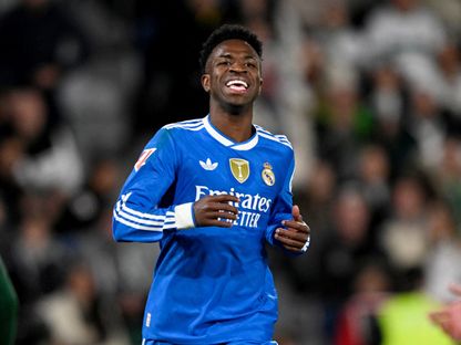 زلزال في ريال مدريد: فينيسيوس يربط تجديد عقده بتشابي ألونسو