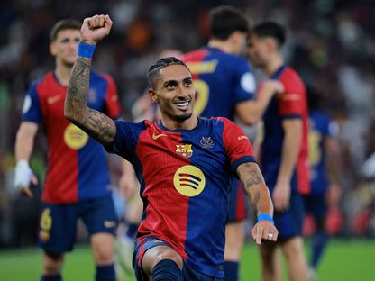 البرازيلي رافينيا مهاجم برشلونة يحتفل بهدفه في شباك ريال مدريد في نهائي السوبر الإسباني - 12 يناير 2025 - Reuters