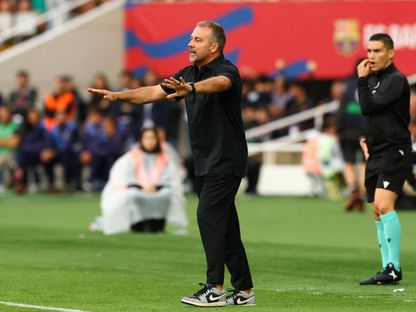 هانزي فليك مدرب برشلونة خلال مواجهة  جيرونا بالدوري الإسباني - 18 أكتوبر 2025 - Reuters