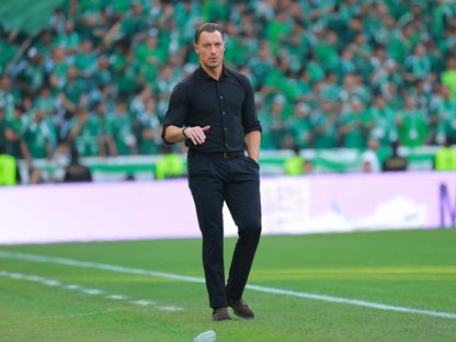 ماتياس يايسله مدرب الأهلي يتفاعل مع مباراة جوهور الماليزي بربع نهائي دوري أبطال آسيا للنخبة - 17 أبريل 2026 - X/@aawsat_spt