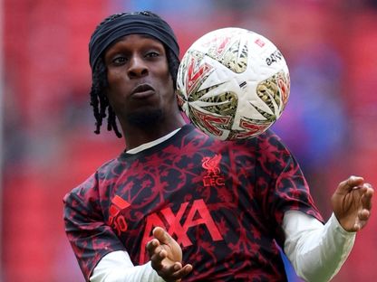 الهولندي جيريمي فريمبونغ في تدريبات ليفربول - Reuters