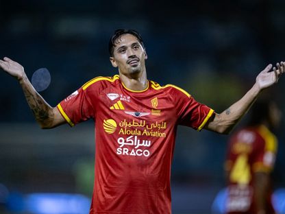 تيجاني رايندرز لاعب القادسية يحتفل بهدفه الأول في مرمى الأهلي في دوري روشن السعودي - 8 سبتمبر 2026 - X/@SPL