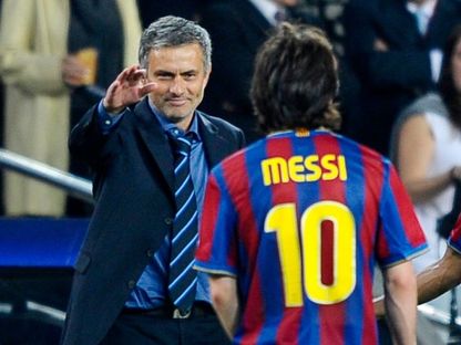 ليونيل ميسي وجوزيه مورينيو خلال المواجهة بين برشلونة وإنتر ميلان في دوري أبطال أوروبا - 29 أبريل 2010 - Action Images