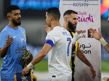 بنزيما ورونالدو قبل المواجهة بين الاتحاد والنصر في دوري روشن السعودي - 26 ديسمبر 2023 - AFP