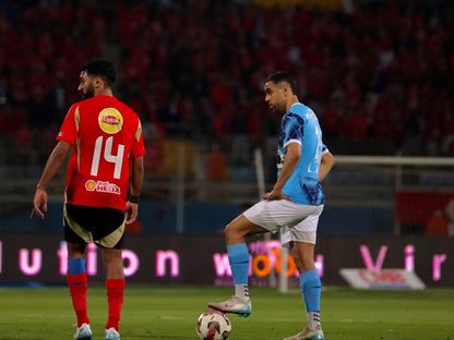 المغربي محمد الشيبي الظهير الأيمن لنادي بيراميدز خلال مواجهة الأهلي في مرحلة التتويج بالدوري المصري - 13 أبريل 2025 - X/@pyramidsfc