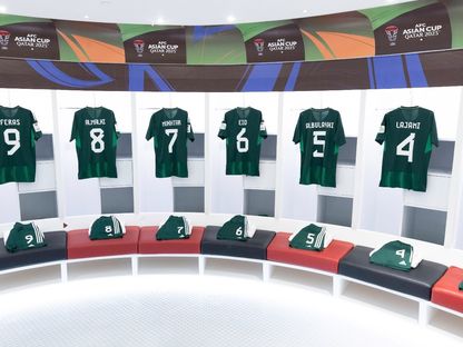 قمصان لاعبي منتخب السعودية في غرفة تبديل الملابس قبل مباراته ضد قرغيزستان بكأس آسيا - 21 يناير 2024 - X/@SaudiNT