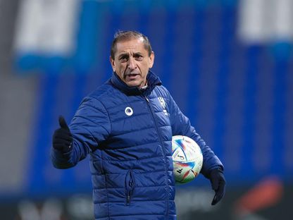 رامون دياز مدرب نادي الهلال السعودي خلال تدريبات الفريق  - Twitter/@Alhilal_FC 