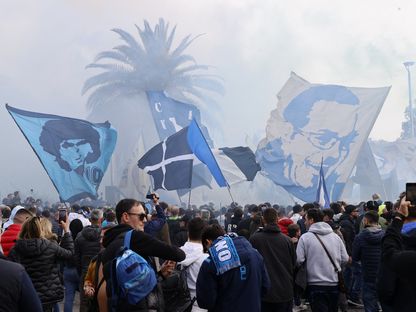 جمهور نابولي قبل مباراة فريقه أمام ميلان -2 أبريل 2023 - Reuters