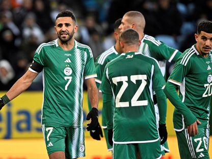لاعبو منتخب الجزائر خلال مواجهة السويد وديا - 19 نوفمبر 2022 - AFP