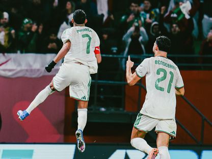 رياض محرز يحتفل بهدفه في مباراة الجزائر وبوركينافاسو بكأس أمم إفريقيا - 28 ديسمبر 2025 - X/CAF_Online