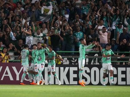 لاعبو ليون المكسيكي يحتفلون بتسجيل هدف في مرمى لوس أنجلوس إف سي بنهائي بطولة دوري أبطال الكونكاكاف - 1 يونيو 2023 - Reuters