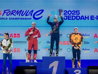 منصة التتويج بالجولة الثالثة من سباق جدة إي بري 2025 ضمن بطولة العالم للفورمولا إي - 14 فبراير 2025 - وزارة الرياضة السعودية