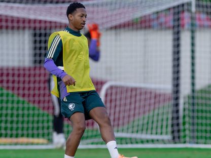 مراد هوساوي لاعب وسط منتخب السعودية في حصة تدريبية - 16 ديسمبر 2025 - X/@SaudiNT