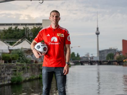 روبن غوزنس خلال تقديمه لاعباً لنادي يونيون برلين الألماني - 15 أغسطس 2023 - Tw/@fcunion