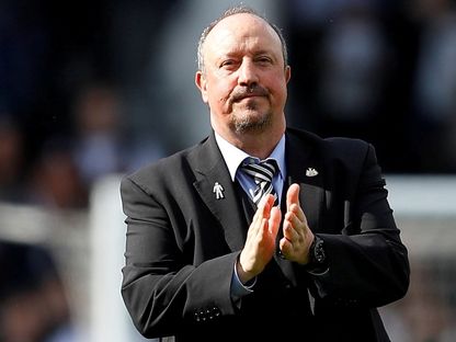 رافاييل بينيتيز مدرب نيوكاسل يونايتد السابق يصفق للجمهور بعد مباراة فولهام - 19 مايو 2019 - REUTERS