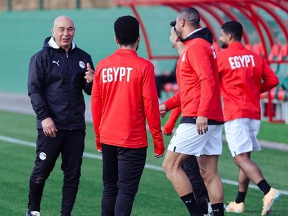 حسام حسن مدرب مصر خلال التدريبات قبل مواجهة أنغولا بكأس أمم إفريقيا - 28 ديسمبر 2025 - X@EFA