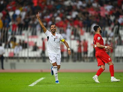 اختفال علي مبخوت مهاجم منتخب الإمارات بتسجيل هدف في مرمى البحرين بتصفيات كأس العالم 2026 - 21 نوفمبر 2023 - X/@UAEFNT