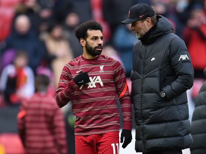 يورغن كلوب رفقة محمد صلاح قبل مواجهة نورويتش - 19 فبراير 2022 - AFP