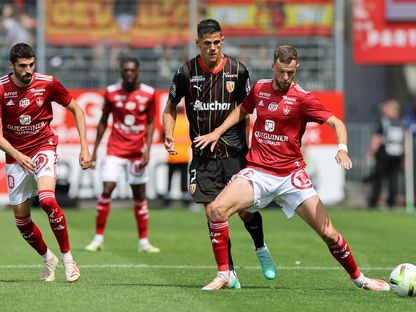 بريست يقلب تخلّفه 0-2 إلى فوز على لانس بالدوري الفرنسي