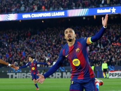 لاعب برشلونة رافينيا يحتفل بالتسجيل ضد نيوكاسل في دوري أبطال أوروبا - 18 مارس 2026 - Reuters