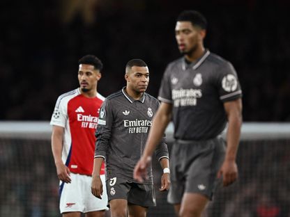 كيليان مبابي وجود بيلينغهام ثنائي ريال مدريد أمام ويليام ساليبا مدافع أرسنال خلال ذهاب ربع نهائي دوري أبطال أوروبا - 8 أبريل 2025 - Reuters