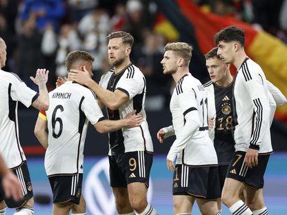 لاعبو ألمانيا يحتفلون بعد تسجيل نيكلاس فولكروغ هدفا في شباك بيرو في مباراة ودية - 25 مارس 2023 - REUTERS