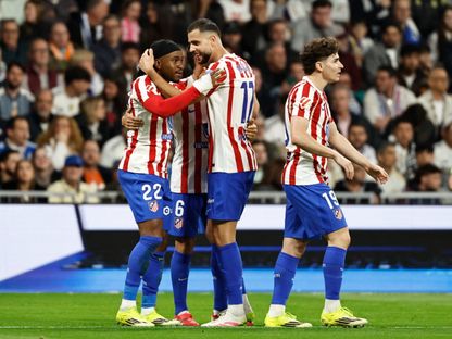 أديمولا لوكمان مهاجم أتلتيكو مدريد يحتفل بهدفه في مرمى ريال مدريد في الدوري الإسباني - 22 مارس 2026 - Reuters