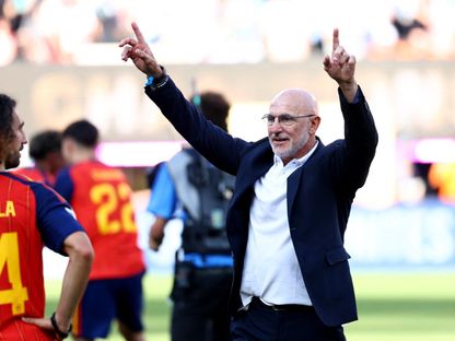 لويس دي لا فوينتي مدرب إسبانيا يحتفل بالتتويج بكأس العالم بعد الفوز على الأرجنتين - 19 يوليو 2026 - Reuters