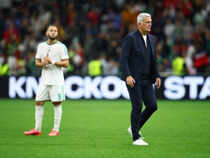 فلاديمير بيتكوفيتش مدرب الجزائر يغادر أرض الملعب بعد الهزيمة أمام سويسرا في كأس العالم - 3 يوليو 2026 - REUTERS