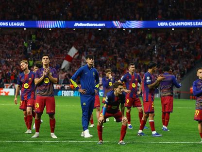 لاعبون محبطون في برشلونة بعد خروجه من دوري أبطال أوروبا أمام أتلتيكو مدريد - 14 أبريل 2026 - Reuters