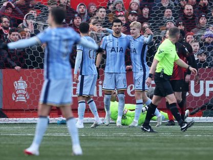 احتفال لاعبي توتنهام بتسجيل هدف في شباك تامورث في الدور الثالث من كأس الاتحاد - 12 يناير 2025 - REUTERS