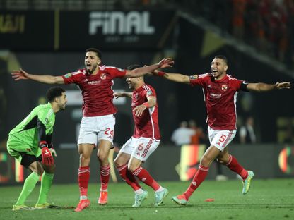 لاعبو الأهلي المصري يحتفلون بتسجيل هدف في مرمى الترجي الرياضي التونسي بإياب نهائي دوري أبطال إفريقيا - 25 مايو 2024 - X/@CAFCLCC_ar