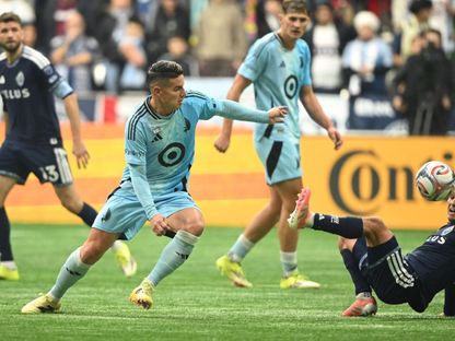 خاميس رودريغيز يراوغ في مباراة فريقه مينيسوتا ضد فانكوفر وايتكابس الكندي - 15 مارس 2026 - Reuters