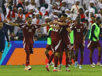 فرحة لاعبي منتخب قطر بعد التسجيل بمواجهة الإمارات في ملحق التصفيات الآسيوية المؤهلة لكأس العالم - 14 أكتوبر 2025 - Reuters