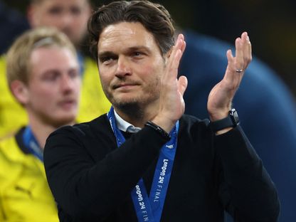 إيدن ترزيتش مدرب بوروسيا دورتموند السابق يحيي الجماهير عقب الهزيمة أمام ريال مدريد في نهائي دوري أبطال أوروبا - 1 يونيو 2026 - REUTERS