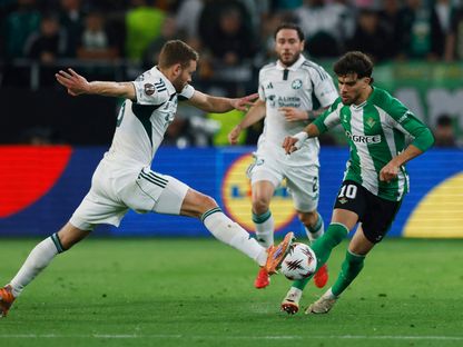 عبد الصمد الزلزولي خلال مباراة بين ريال بيتيس وباناثينايكوس في الدوري الأوروبي – 19 مارس 2026 - REUTERS