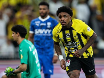 ستيفن بيرغوين لاعب الاتحاد يحتفل بتسجيل هدف في مرمى الهلال بكلاسيكو دوري روشن السعودي - 22 فبراير 2025 - X/@ittihad