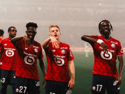 احتفال لاعبي ليل بتسجيل هدف في مرمى لانس بالدوري الفرنسي - 4 أبريل 2026 - X/@losclive