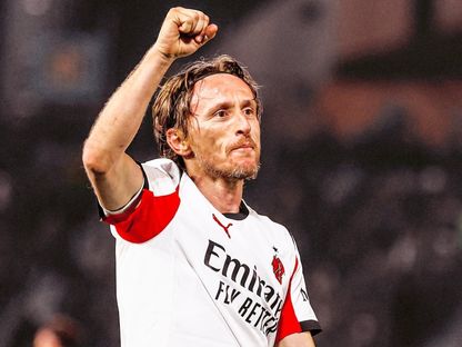 لوكا مودريتش لاعب ميلان يحتفل بهدفه في مرمى بيزا بالدوري الإيطالي - 13 فبراير 2026 - X/@acmilan