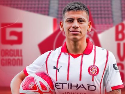 لاعب جيرونا كلاوديو إيتشيفيري - 20 يناير 2026 - ْX@GironaFC