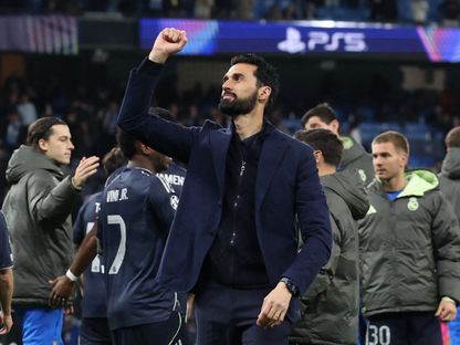 ألفارو أربيلوا يحتفل بعد مباراة مانشستر سيتي وريال مدريد بدوري أبطال أوروبا - 17 مارس 2026 - Reuters