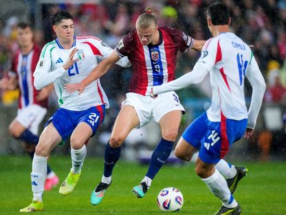 إنتر: إذا أراد برشلونة شراء باستوني فإنه يعرف أرقام هواتفنا