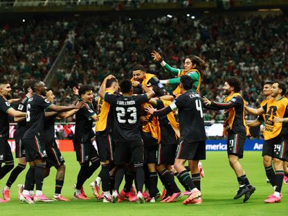 لاعبو المكسيك يحتفلون بهدف لويس رومو أمام كوريا الجنوبية في كأس العالم - 19 يونيو 2026 - Reuters