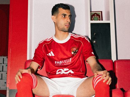يوسف بلعمري بقميص الأهلي بعد توقيع عقده - 22 يناير 2026 - X/@AlAhly